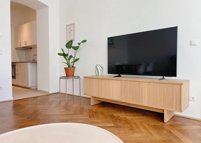 Daire New Renovated 2br At Stadhalle *