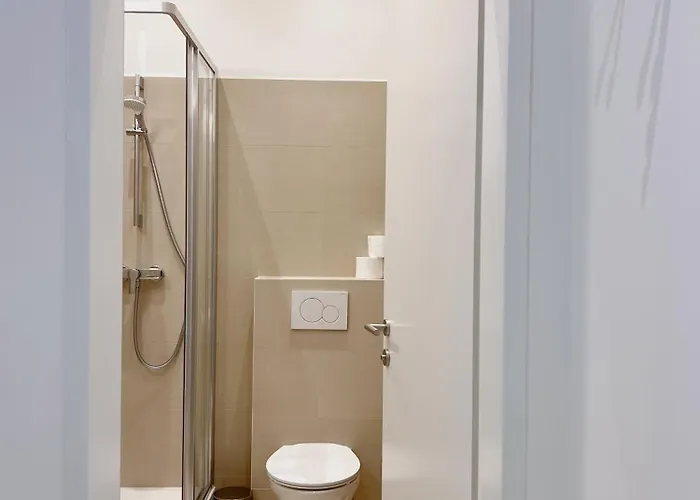 Daire New Renovated 2br At Stadhalle *